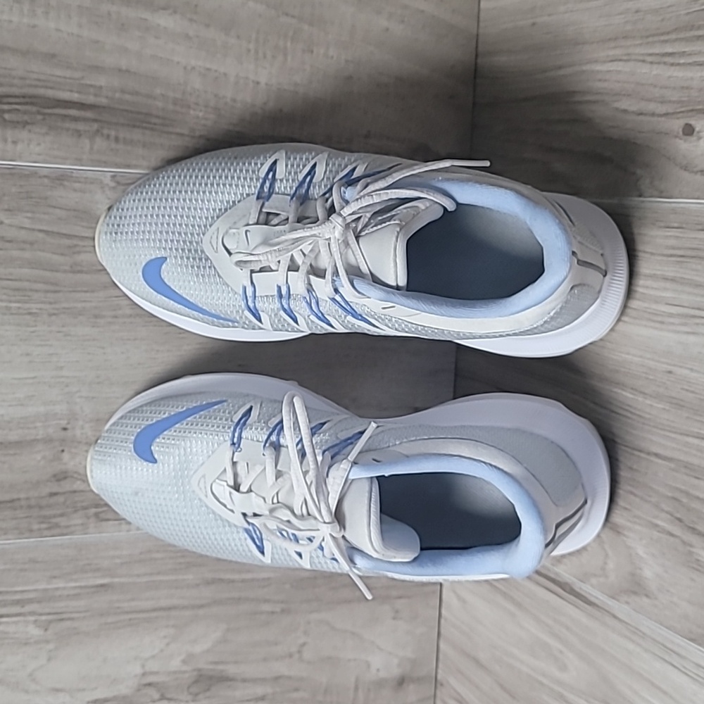 Nike Quest Womens Running Shoes Size 7 Platinum Grey Light Blue AA7412-008 - Picture 3 of 9